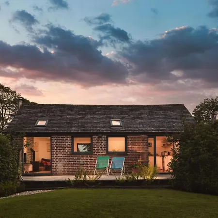 Holiday home Trefoil Barn *
